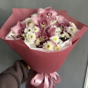 Букет з орхідеми